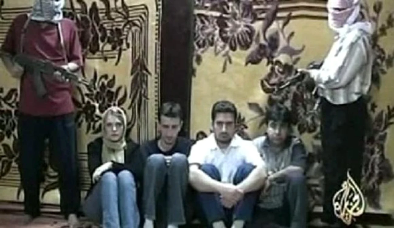 Prima imagine cu cei patru jurnalişti români răpiţi în Irak. FOTO: captură video
