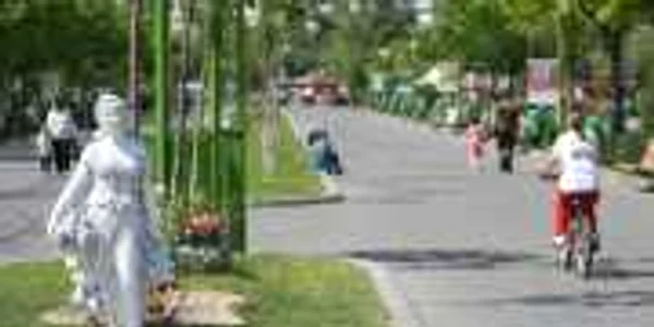 Parcul Tineretului se îmbogăţeşte cu 500 de copaci ornamentali, plantaţi de voluntari