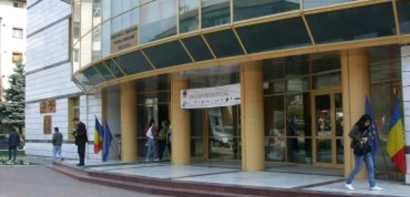 Râmnicu Vâlcea: Publicitate şi manipulare la Bibloteca Judeţeană - Adevărul la minut