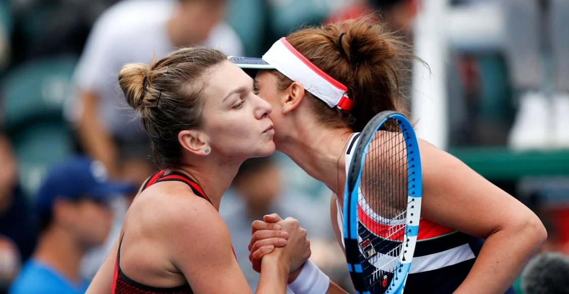 Simona Halep, pe cale să-i lasă Irinei Begu titulatura de racheta nr 1 a țării. Foto EPA EFE