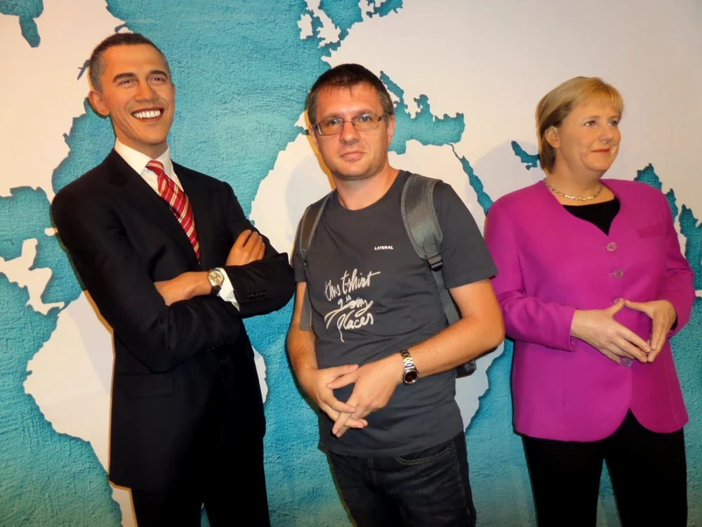 madame tussauds intre obama si merkel