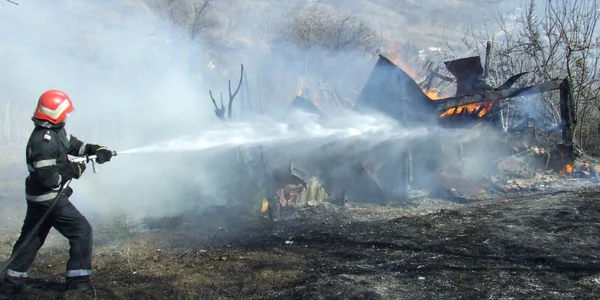 Incendii in 34 de localitati valcene intr-o singura zi