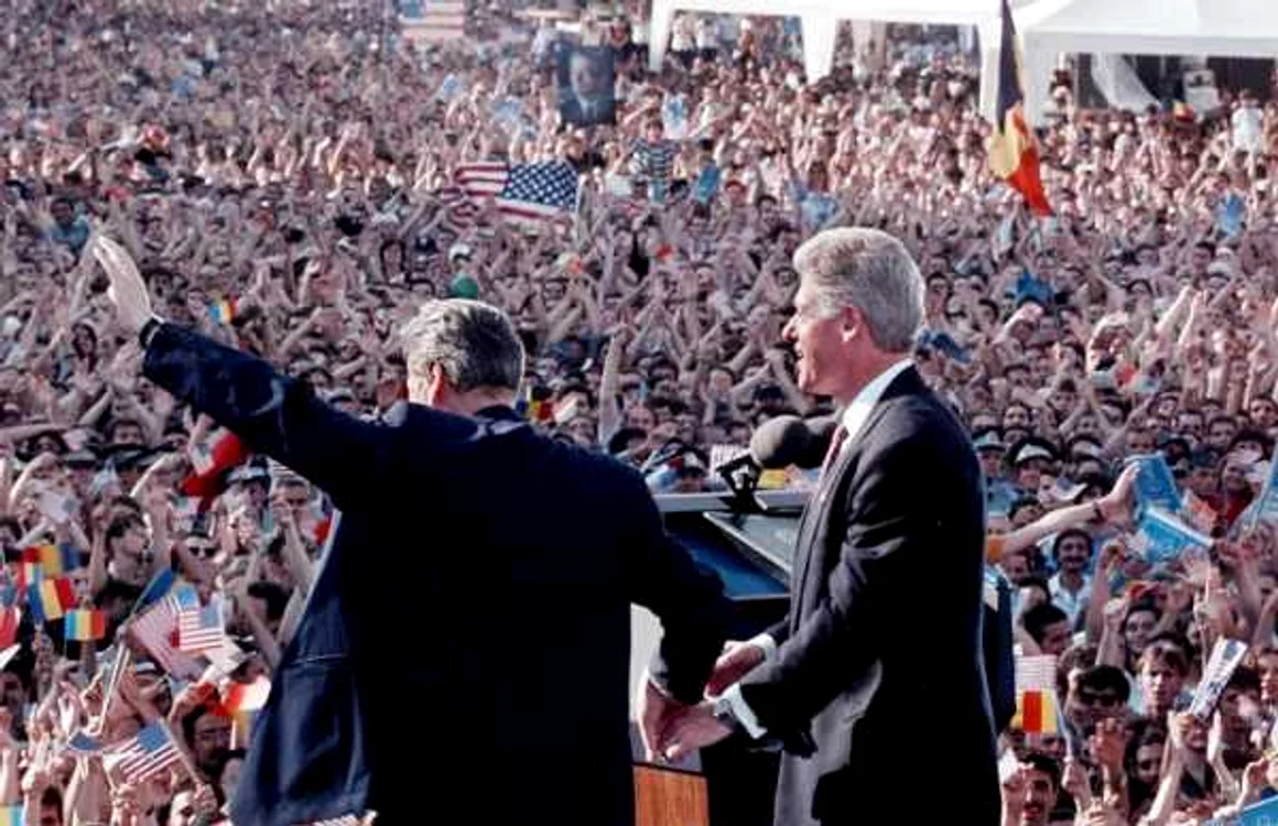 emil constantinescu si bill clinton foto afp