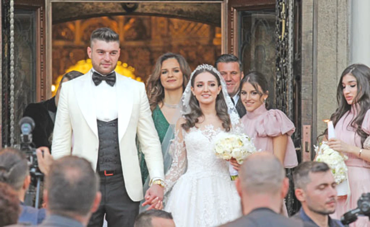 Teodora a avut două rochii de mireasă. Una de prinţesă, la biserică, alta foarte sexy, la petrecere