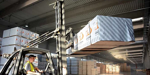 Noua hală de producţie a grinzilor lamelare de la Rădăuţi a Holzindustrie Schweighofer