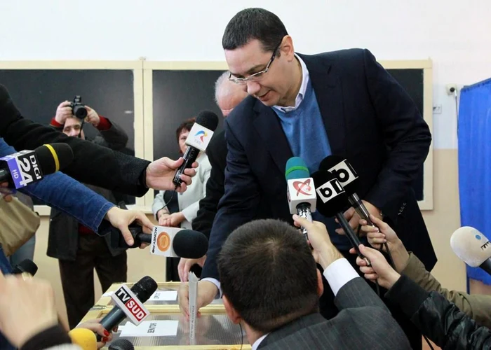 Victor Ponta a votat  la Universitatea din Târgu-Jiu FOTO Facebook