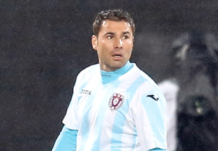 
    Adi Mutu a jucat puţin pentru ASA, preferând postul de “secund”  