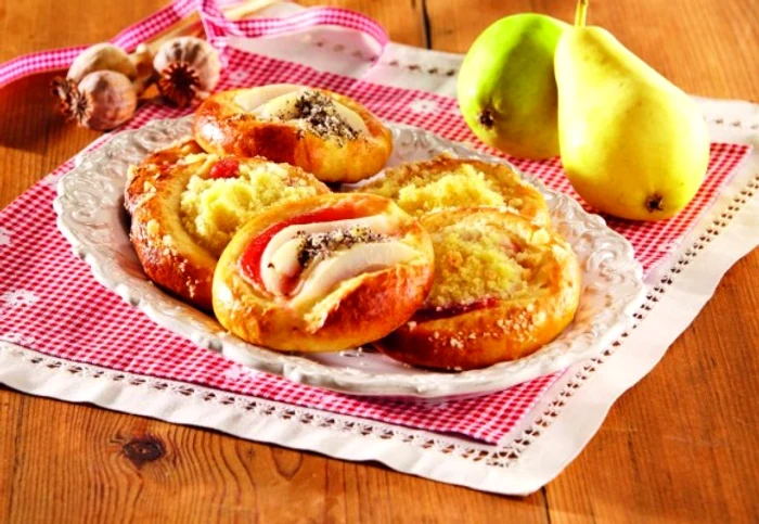 
    Din zemoase pere se pot obține deserturi aromateclickpoftabuna.ro  