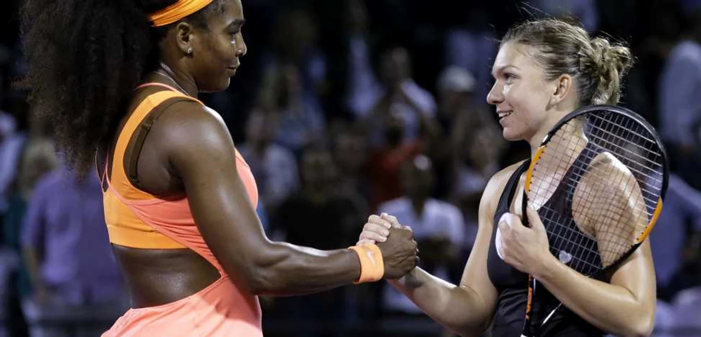 Serena Williams şi Simona Halep, după meciu din semifinalele Miami Open FOTO AP