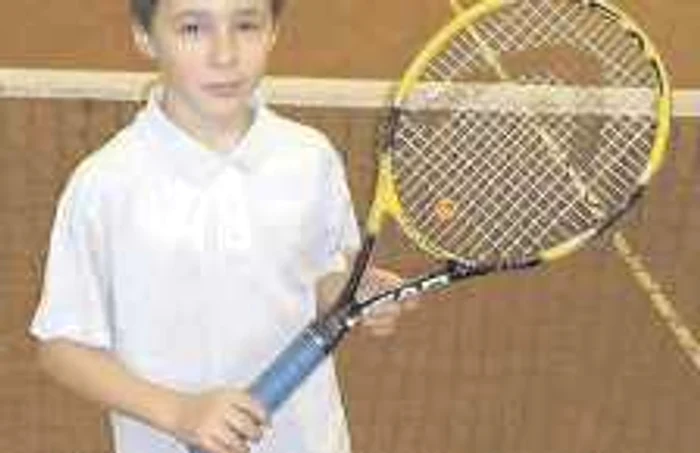 Vlad Breazu s-a îndrăgostit de tenis de la vârsta de 5 ani şi este dublu-campion naţional. Foto: gazetadambovitei.ro