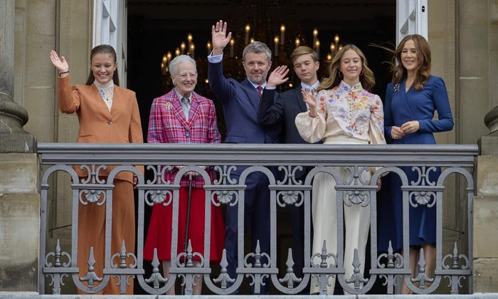 Regele Frederik, Regina Mary, copiii lor și Regina Margrethe Foto Profimedia (2) jpg