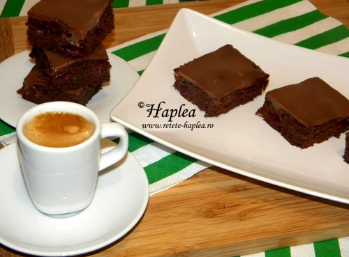 brownies cu visine poza 10 jpeg