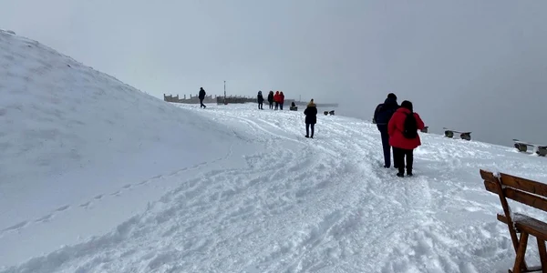S-au deschis pârtiile pentru începători şi sanie de la Azuga şi Buşteni 