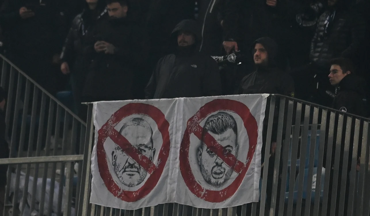 Adrian Mititelu și fiul său sunt în răzvoi cu galeria FCU Craiova. Foto Sportpictures