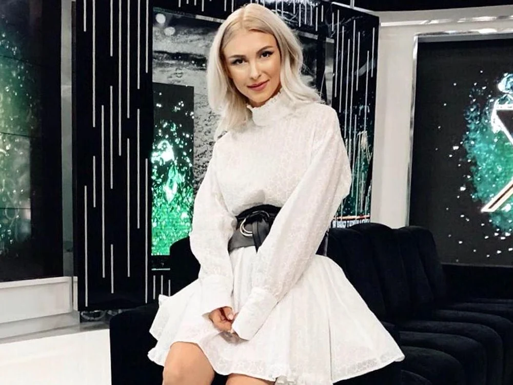 Andreea Bălan a avut prima apariţie tv după operaţiile suferiteFoto: arhivă personală