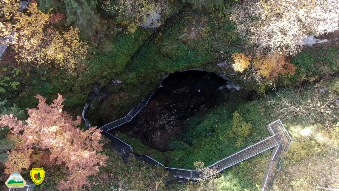 Ecologizare la Ghetarul Scărișoara Foto Parcul Natural Apuseni (9) jpg