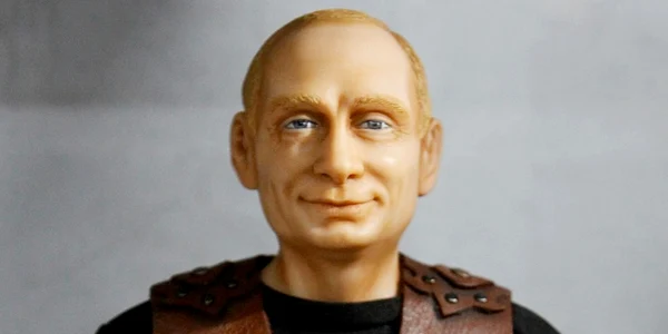 Vladimir Putin are şi o păpuşă care îi seamănă. 