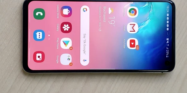 Samsung Galaxy S10e FOTO Adrian Pogîngeanu