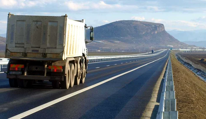 Autostrada Deva - Orăștie, la Simeria Veche. Foto: Daniel Guță. ADEVĂRUL