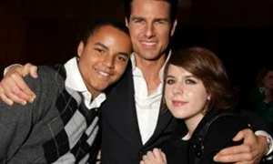 Tom Cruise alături de cei doi copii rezultaţi din mariajul cu Nicole Kidman  jpeg