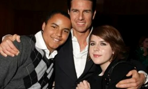 Tom Cruise alături de cei doi copii rezultaţi din mariajul cu Nicole Kidman  jpeg