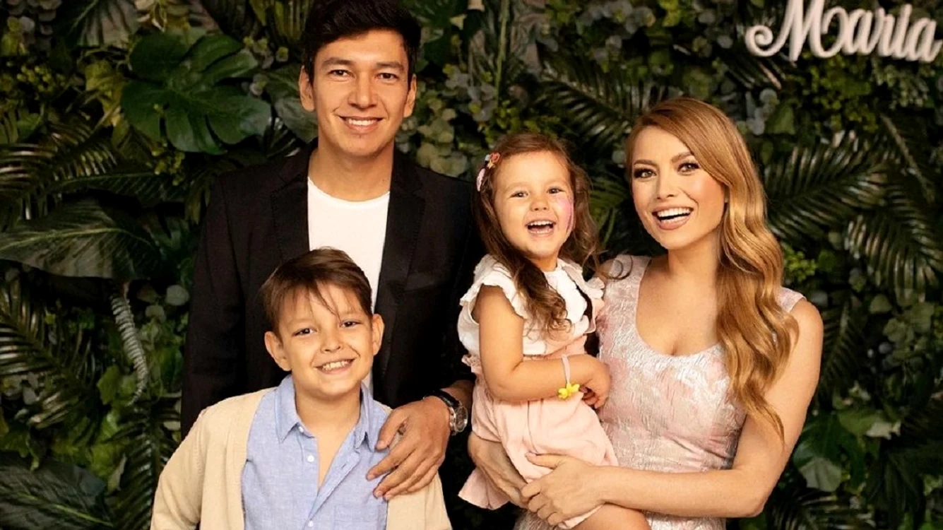 Elena Gheorghe alături de soț și copii / foto: Social media