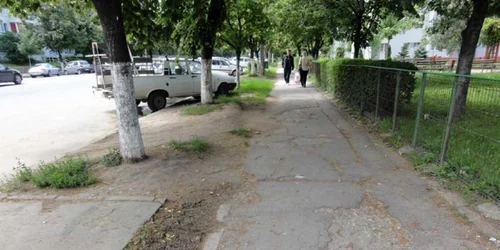 Trotuare de pe strada Cornişei...