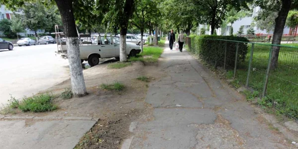 Trotuare de pe strada Cornişei...
