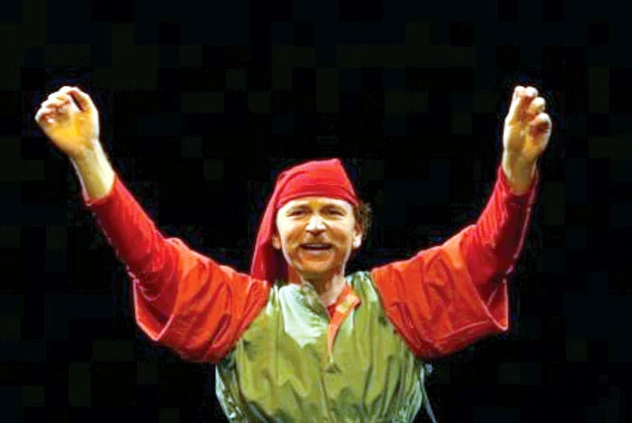 Ovidiu Cuncea a jucat în numeroase piese de teatru, dar a apărut și în emisiuni umoristice la tv