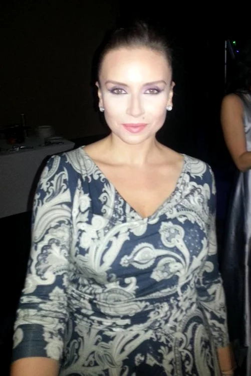 În urmă cu 14 ani, Adina Halas a fost una dintre cele două asistente ale emisiunii ”Noaptea târziu” Foto Antena 1