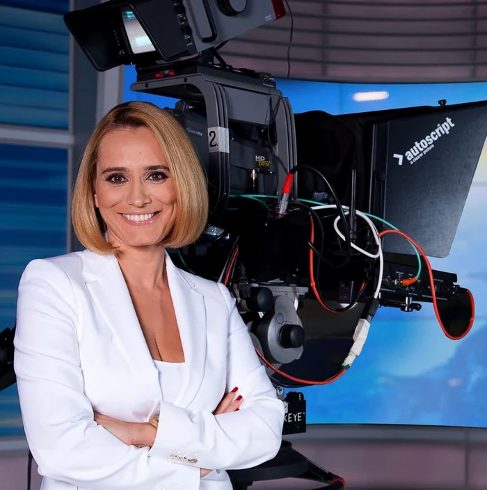 
    Andreea Esca prezintă de 20 de ani ştirile Pro Tvfoto: arhiva personală  