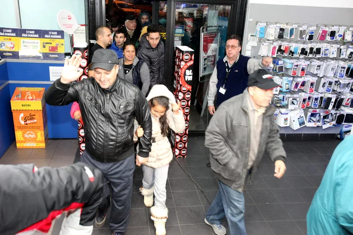 
    Castan s-a simţit rău după meciul cu Empoli, când a acuzat ameţeliFoto: Mediafax  