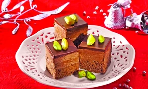 prajitura cu ciocolata si fistic 580x400 jpeg