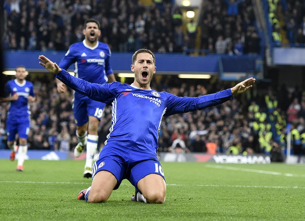 
    Eden Hazard  nu se va mai bucura dându-se ”sanie” în genunchi, pe terenFoto: EPA  