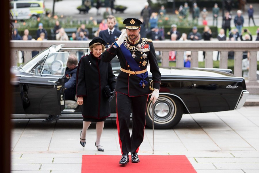Noul rege al Norvegiei depune jurământul în fața parlamentului după moartea lui Harald. De ce nu are parte de o încoronare ca cea a regelui Charles ?