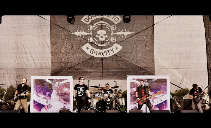 Trupa ,,Goodbye to gravity"