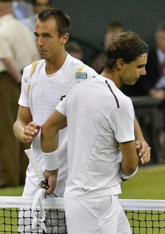
    Rafael Nadal şi Lukas Rosol (Reuters)  