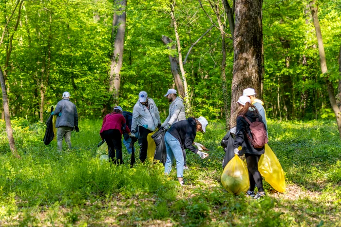FOTO Arhivă / Acțiune de voluntariat Ajungem Mari 