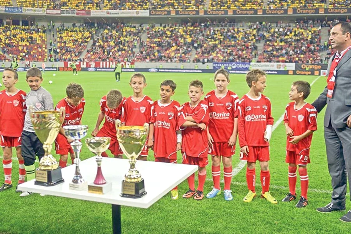 250 de copii sunt înscrişi în cele 11 grupe ale Centrului de Copii şi Juniori Dinamo