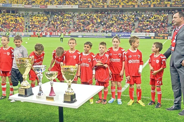 
    250 de copii sunt înscrişi  în cele 11 grupe ale Centrului  de Copii şi Juniori Dinamo  