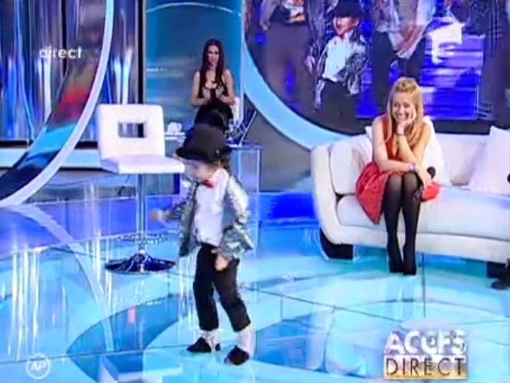 Simona Gherghe şi David, un «Michael Jackson» în devenire (captură Antena 1)