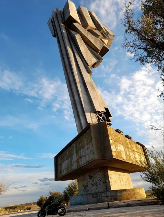 Monumentul tineretului. Google maps.