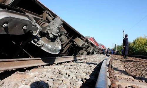 tren deraiat 600x336 jpeg
