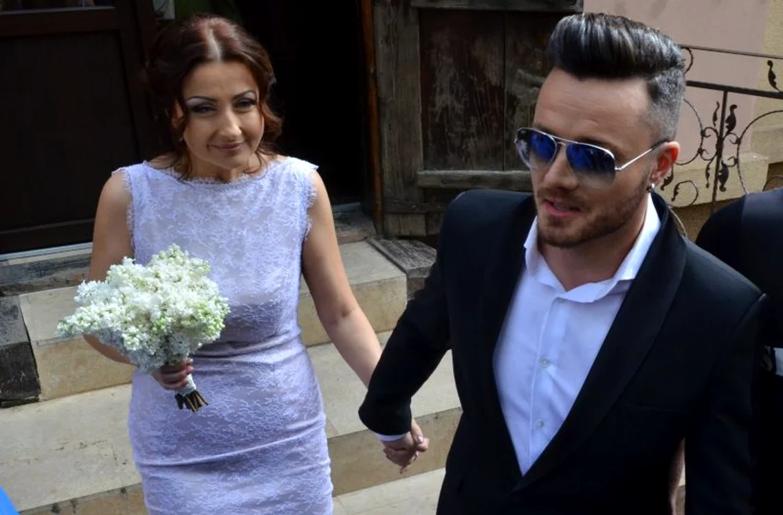 
    Gabi şi Tavi au fost foarte eleganţi la cununia civilăFoto: Alex Muscaliu  
