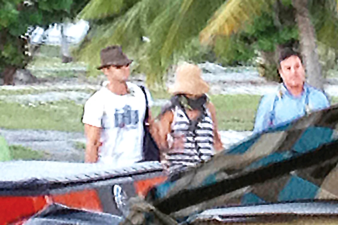 Jennifer Aniston şi Justin Theroux au ales pentru luna de miere insula Bora Bora, despre care se spune că ar fi fost creată de yei