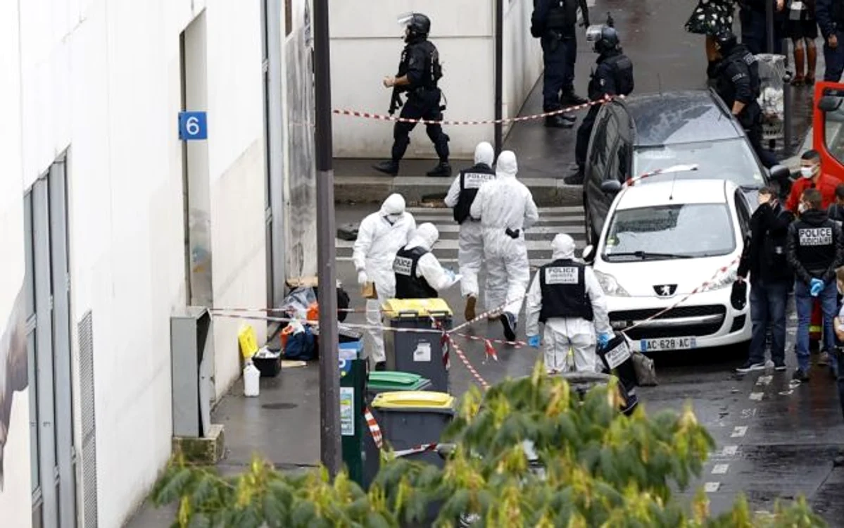 Atac în Paris lângă fostul sediu al revistei Charlie Hebdo FOTO EPA-EFE