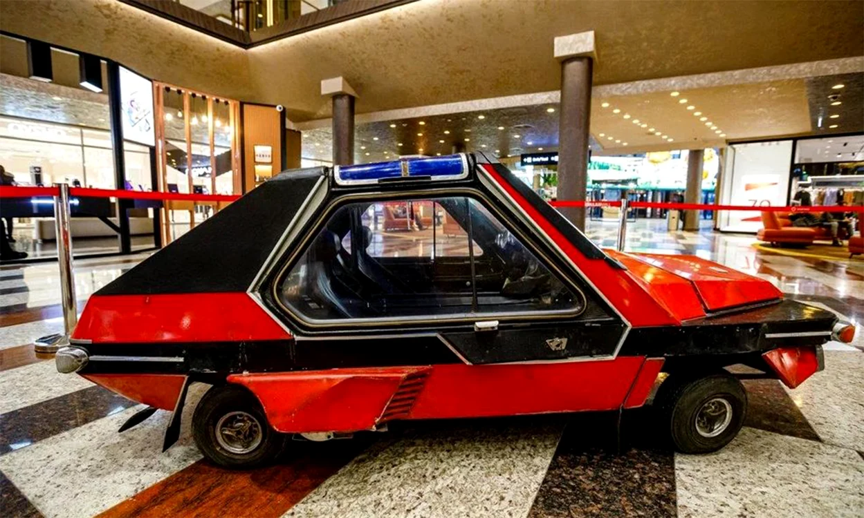 Cel de-al treilea automobil expus la Mall. FOTO: Iulius Town