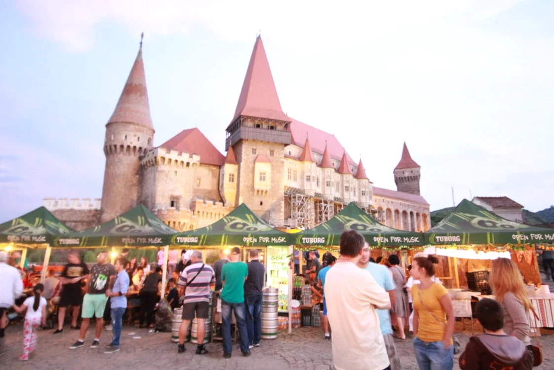Castelul Corvinilor a adus în august un milion de lei la bugetul local. FOTO: Daniel Guţă. ADEVĂRUL.
