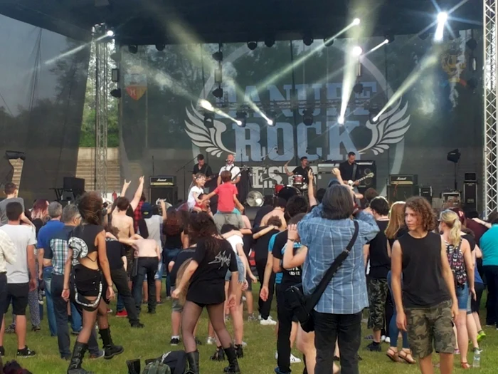 Danube Rock Festival nu se mai poate organiza cu bani de la primărie dacă noile reglementări sunt păstrate. FOTO Costel Crângan