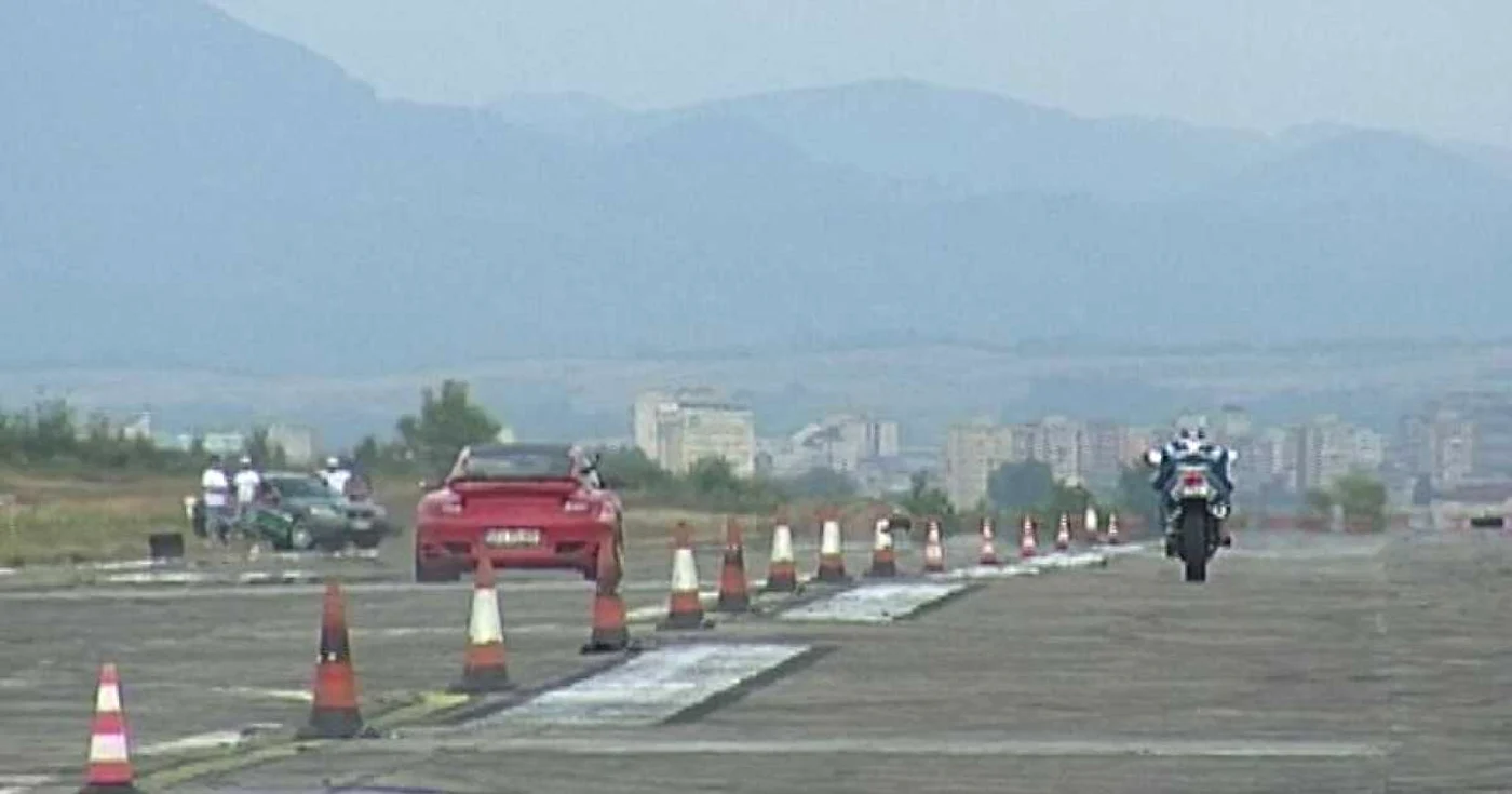 Piloţii de curse drag s-au întâlnit la Baia Mare Foto: Adevărul